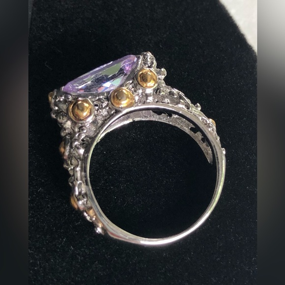 Beautiful Faceted Purple Stone 18KGE Ring - Picture 6 of 11